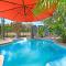 Tropical Allure - A Tranquil Fannie Bay Oasis