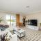 Spacious newly redecorated 5BD Family Home