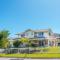 Spacious newly redecorated 5BD Family Home