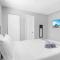 Granada Modern Luxury in Massive Mansion with Heated Pool - Miami