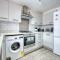 Spacious 4 BR House w/Parking - برمنغهام