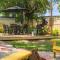 BeeKeepers Inn - Beautifully Renovated 1929 Bungalow with 2 Bedrooms on Brick Street near Tampas Attractions