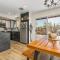 Hot Tub, Games, King Bed, Fire Pit, BBQ Grill, minutes from National Park and Views - Joshua Tree