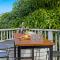 Lighthouse Vaccay - family beach house with pool