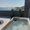 Penthouse Petra with hot tub