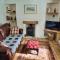 Knocker Cottage is a 3 bedroom made up of 1 double bedroom and 2 small double bedrooms in small village 10 min to beaches - Camborne