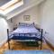 Knocker Cottage is a 3 bedroom made up of 1 double bedroom and 2 small double bedrooms in small village 10 min to beaches - Camborne