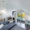 1 The Boatyard - Water fronted, town location & parking for 2 cars