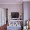 2 The Mews - easy walk to town and the CVC