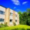 Super-Quiet Town Centre Flat 5 min Walk to Station