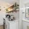 Bright & Cozy Condo Unit with Balcony!