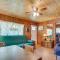 Charlevoix Cabin with Patio and Grill - Steps to Lake! - 沙勒瓦
