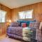 Charlevoix Cabin with Patio and Grill - Steps to Lake! - 沙勒瓦