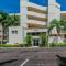 Bahia Vista Palm Trees & Coastal Breezes - Endless Fun on Isla