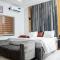 NIFEWAT APARTMENT, Nyon studio apartment with pool, WiFi,gym and Netflix
