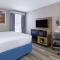 Days Inn & Suites by Wyndham Commerce