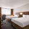 Travelodge by Wyndham Quebec City Hotel & Convention Centre