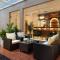 Hotel Thrive, A Tropical Courtyard