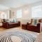 Quaint cosy cottage with a hot tub in Tenby centre