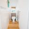 Quaint cosy cottage with a hot tub in Tenby centre