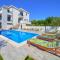 Apartments Paola & Karla with pool - Krk (Veglia)