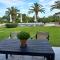 Kinetious Nisous Stylish Apt, Pool, near the Beach