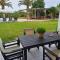 Kinetious Nisous Stylish Apt, Pool, near the Beach