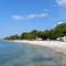 Kinetious Nisous Stylish Apt, Pool, near the Beach