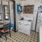 A Sweet Pine Cabin - Adorable retro home in a peaceful residential neighborhood