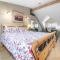Abes Cool Cabin - Nice luxury home with a game room, hot tub, and pool table