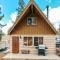 Twin Bear - Cozy and convenient, relaxing cabin with a nice fenced yard and a BBQ