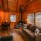 Twin Bear - Cozy and convenient, relaxing cabin with a nice fenced yard and a BBQ