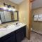 New Property! Updated 3 bed 3 bath condo with mountain ski slope views in Bretton Woods - بريتون وودز