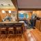 FC43 Renovated cozy spacious cottage with AC, air hockey, wifi close to ski trails!