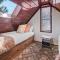 The Vintage Bear Cabin - wonderful, well appointed cabin with a native rock fireplace!