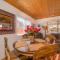 Cabin Chic - Cozy mountain home with WIFI, close to everything!