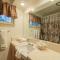 Sauer Suite - Cozy, rustic cabin walking distance to Holloway's Marina with peek-a-boo lake views! - بيغ بير لاكي
