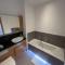 Modern 2 bed flat with balcony