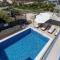 House with pool Lile