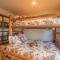 Pankratz Pines - Modern cabin with Bear Mountain slope views and a Jet Tub!