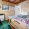 Nicole's Happy Place - Rustic and cozy cabin with a wood burning fireplace! - Big Bear Lake