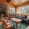 Snowridge - Charming classic cabin with a wood burning fireplace and WiFI!