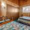 Snowridge - Charming classic cabin with a wood burning fireplace and WiFI!