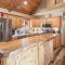 Nana Bear Manor - Quiet and spacious log cabin with hot tub perfect for a mountain getaway!