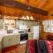 Cozy Red Cabin - Nestled in a cozy neighborhood, short walk to Sugarloaf Park! Hot Tub!