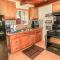 Cottage in the Pines - Great place to stay and close to everything! With Slope views! - بيغ بير لاكي