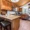 Cub Run Cabin - Spacious home close to the lake with Hot tub! - بيغ بير لاكي