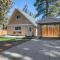 Maple Lane Lodge - Adorable chalet on a fully fenced lot with a hot tub and more!