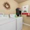 Maple Lane Lodge - Adorable chalet on a fully fenced lot with a hot tub and more!
