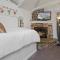 Louie Bear - Perfect cabin for families! It comes with a hot tub!